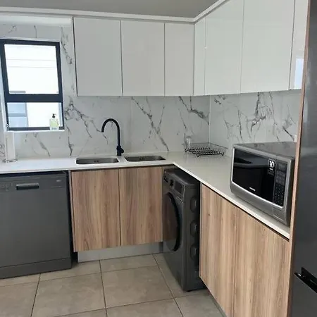 19 Elizabeth Place - Beautiful And Spacious Self Catering 3 Bedroom Unit With Quick Access To Kyalami Racetrack With Free Wifi - Perfect For A Big Family In Midrand Exterior photo