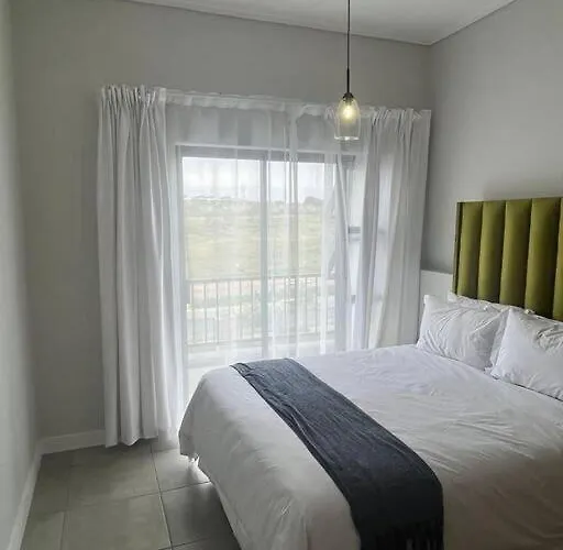 19 Elizabeth Place - Beautiful And Spacious Self Catering 3 Bedroom Unit With Quick Access To Kyalami Racetrack With Free Wifi - Perfect For A Big Family In Midrand