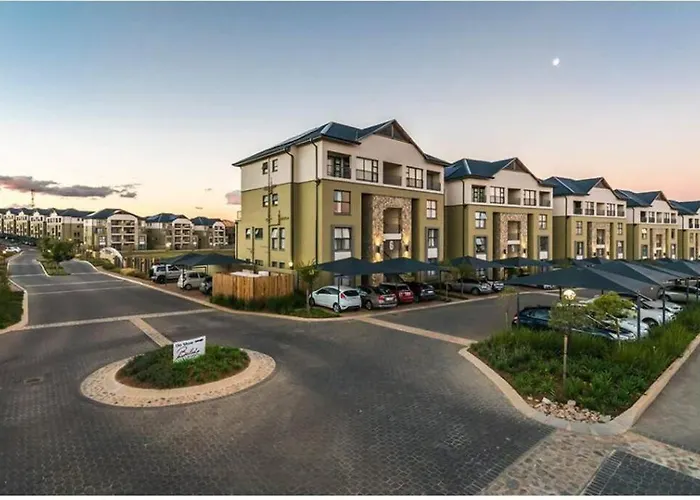 19 Elizabeth Place - Beautiful And Spacious Self Catering 3 Bedroom Unit With Quick Access To Kyalami Racetrack With Free Wifi - Perfect For A Big Family In Midrand