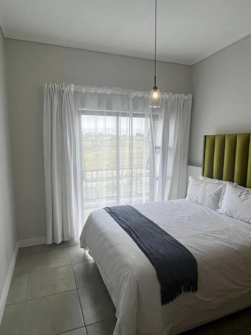 19 Elizabeth Place - Beautiful And Spacious Self Catering 3 Bedroom Unit With Quick Access To Kyalami Racetrack With Free Wifi - Perfect For A Big Family In Apartment